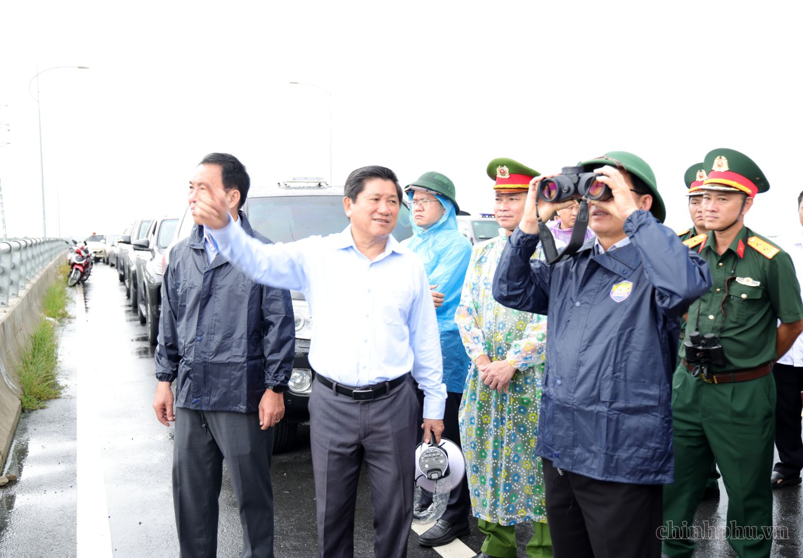 Phó Thủ tướng Hồ Quốc Dũng khảo sát tình hình sạt lở tại khu vực Gành Hào, Cà Mau- Ảnh 2.