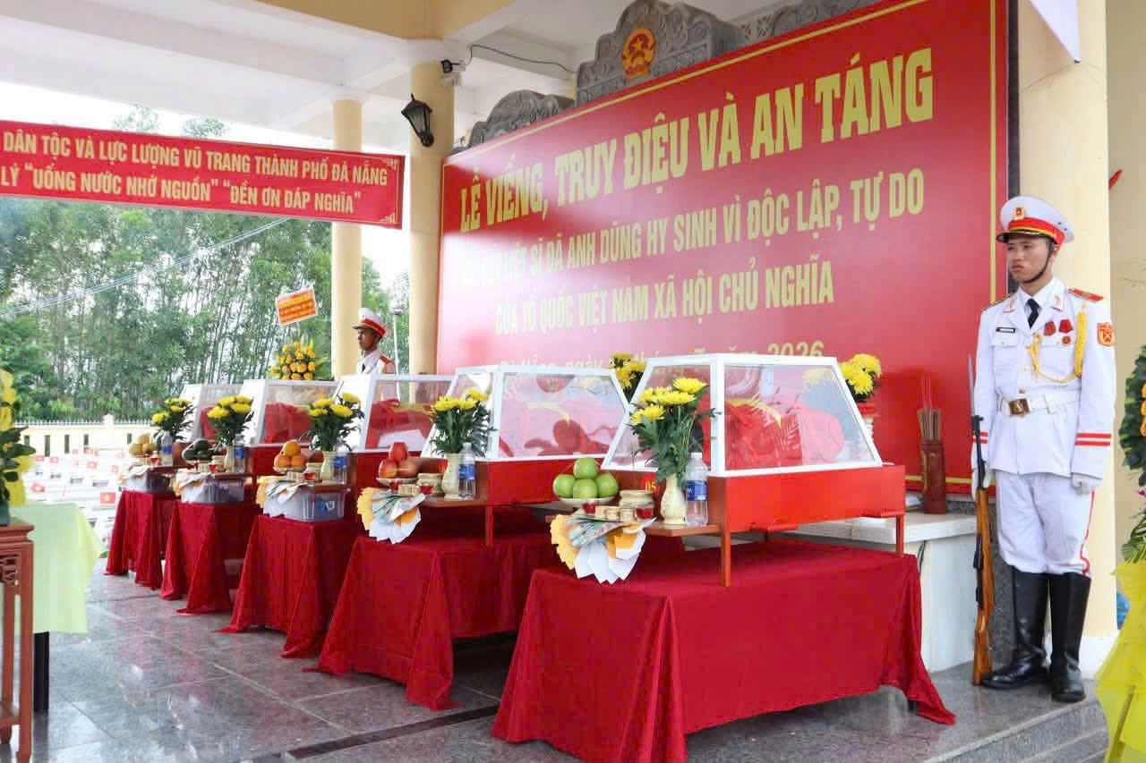 Đà Nẵng: Truy điệu, an táng hài cốt các liệt sĩ vừa được quy tập trong hang Đá Sập- Ảnh 1.