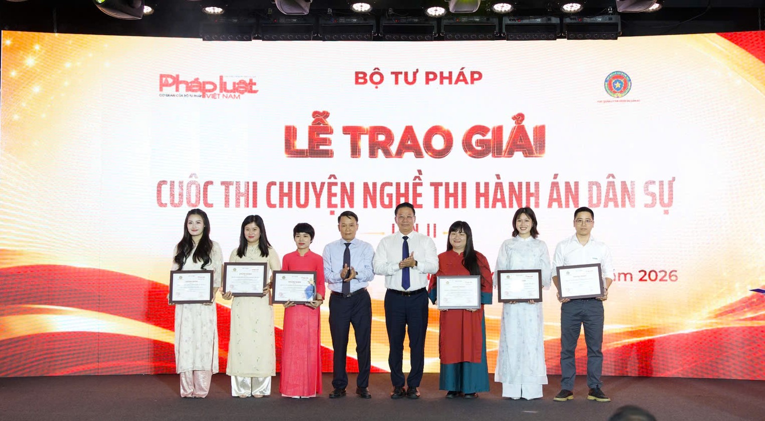 36 tác phẩm chất lượng đạt giải Cuộc thi ‘Chuyện nghề Thi hành án dân sự’ - Ảnh 3.