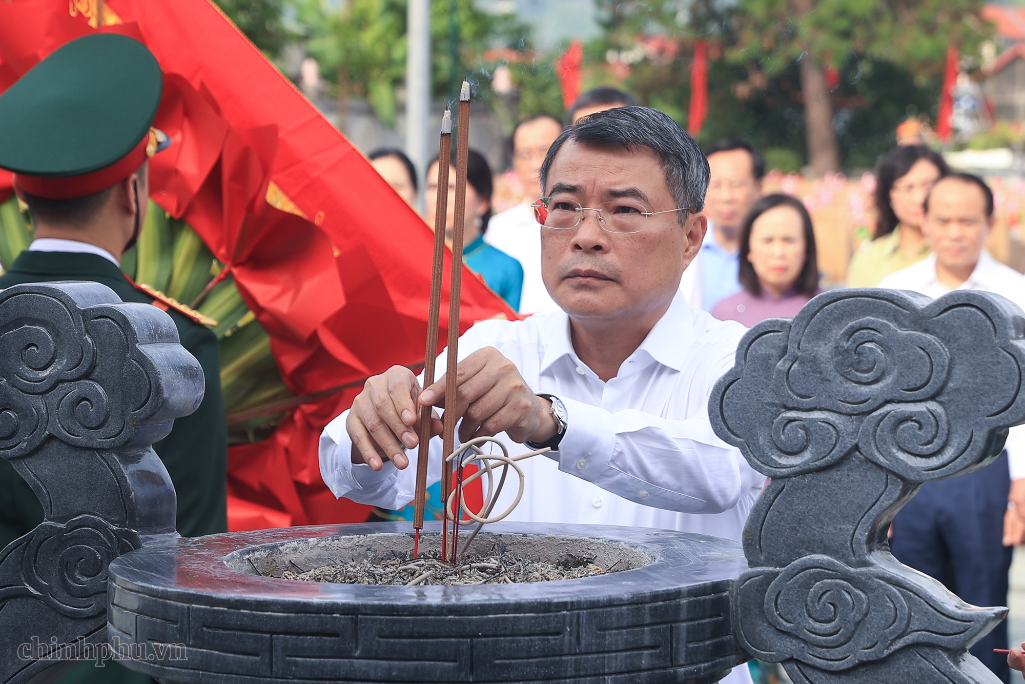 Thủ tướng dâng hương tưởng niệm các Anh hùng liệt sĩ và tặng quà người có công tại Lạng Sơn- Ảnh 3.