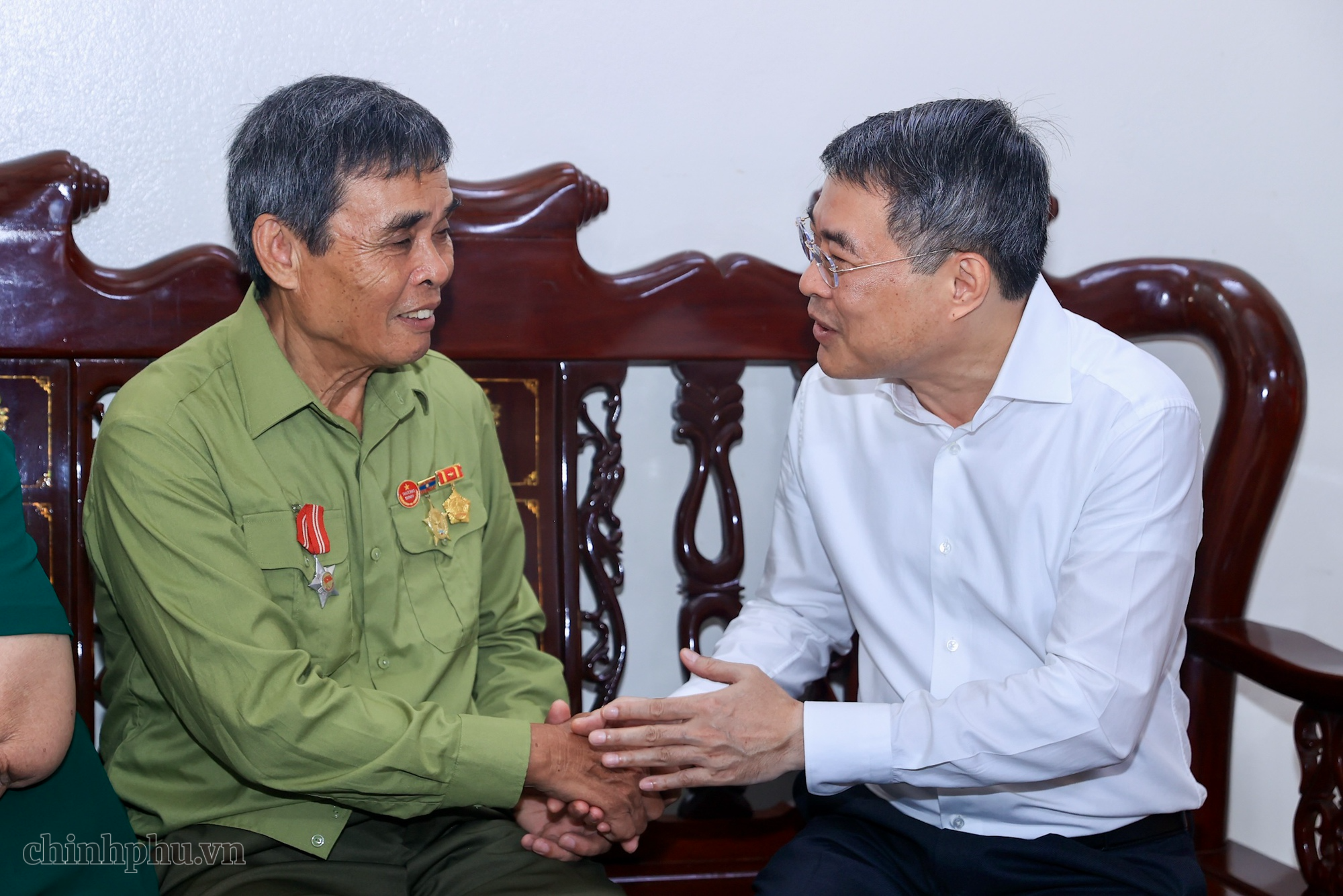 Thủ tướng dâng hương tưởng niệm các Anh hùng liệt sĩ và tặng quà người có công tại Lạng Sơn- Ảnh 7.