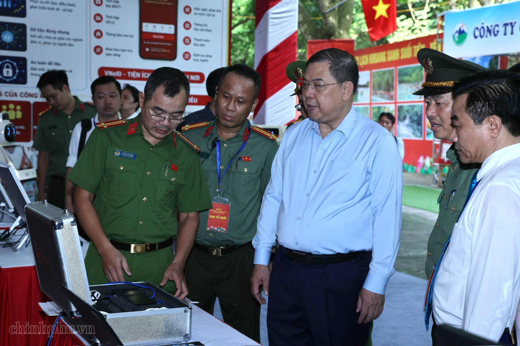 Phó Thủ tướng Thường trực Phạm Gia Túc dự Ngày hội Toàn dân bảo vệ an ninh Tổ quốc năm 2026 tại xã Yên Bài (TP. Hà Nội)- Ảnh 8.