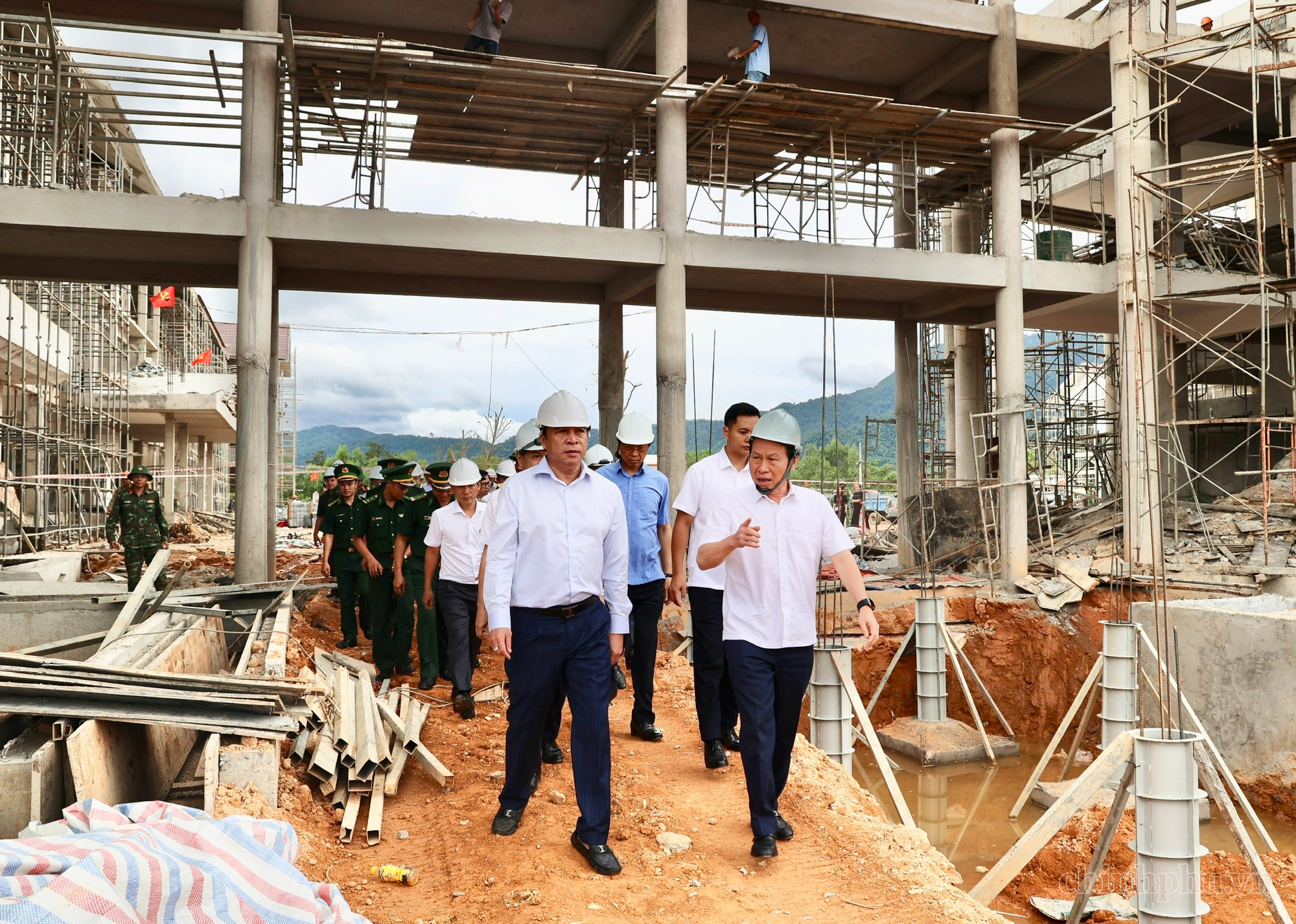 Phó Thủ tướng Lê Tiến Châu kiểm tra thực địa Dự án Trường phổ thông nội trú liên cấp tại TP. Huế- Ảnh 1.