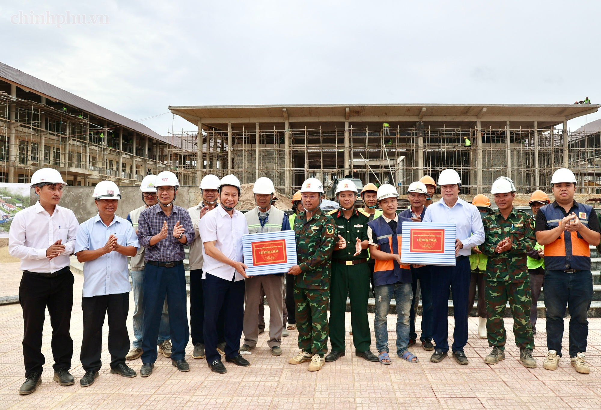 Phó Thủ tướng Lê Tiến Châu kiểm tra thực địa Dự án Trường phổ thông nội trú liên cấp tại TP. Huế- Ảnh 6.