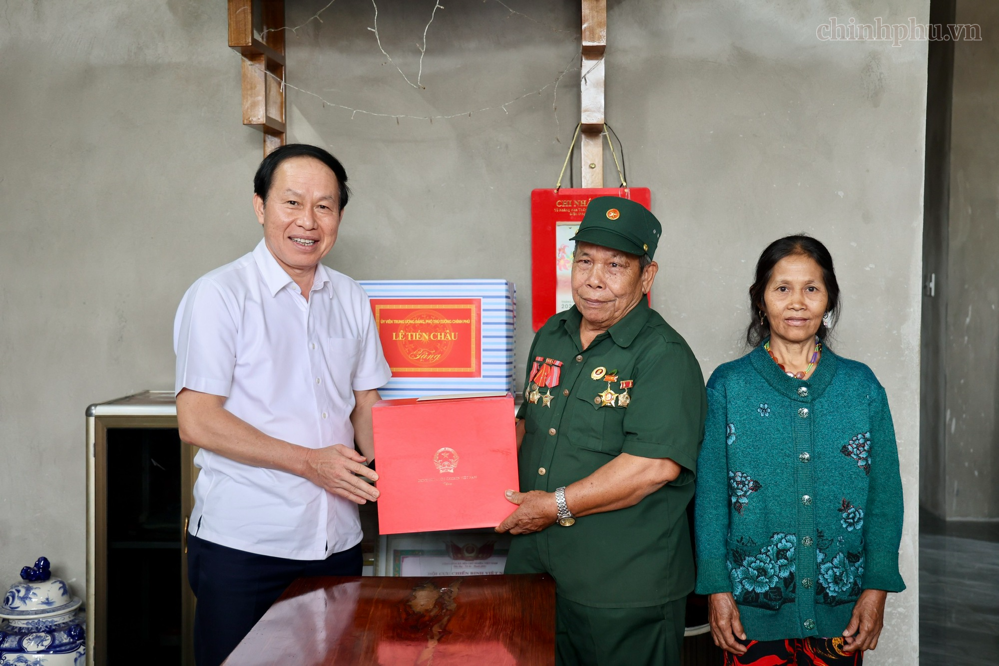 Phó Thủ tướng Lê Tiến Châu thăm, tặng quà người có công với cách mạng- Ảnh 6.