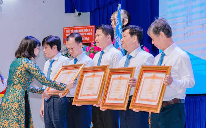 Tiêu chuẩn xét tặng Bằng khen của Thủ tướng đối với giáo viên