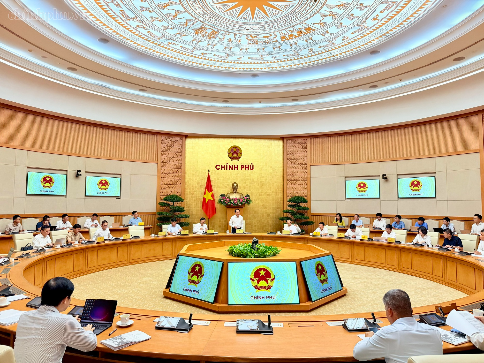 Phó Thủ tướng Lê Tiến Châu chủ trì họp về các đề án của Đại học Quốc gia Hà Nội- Ảnh 3.