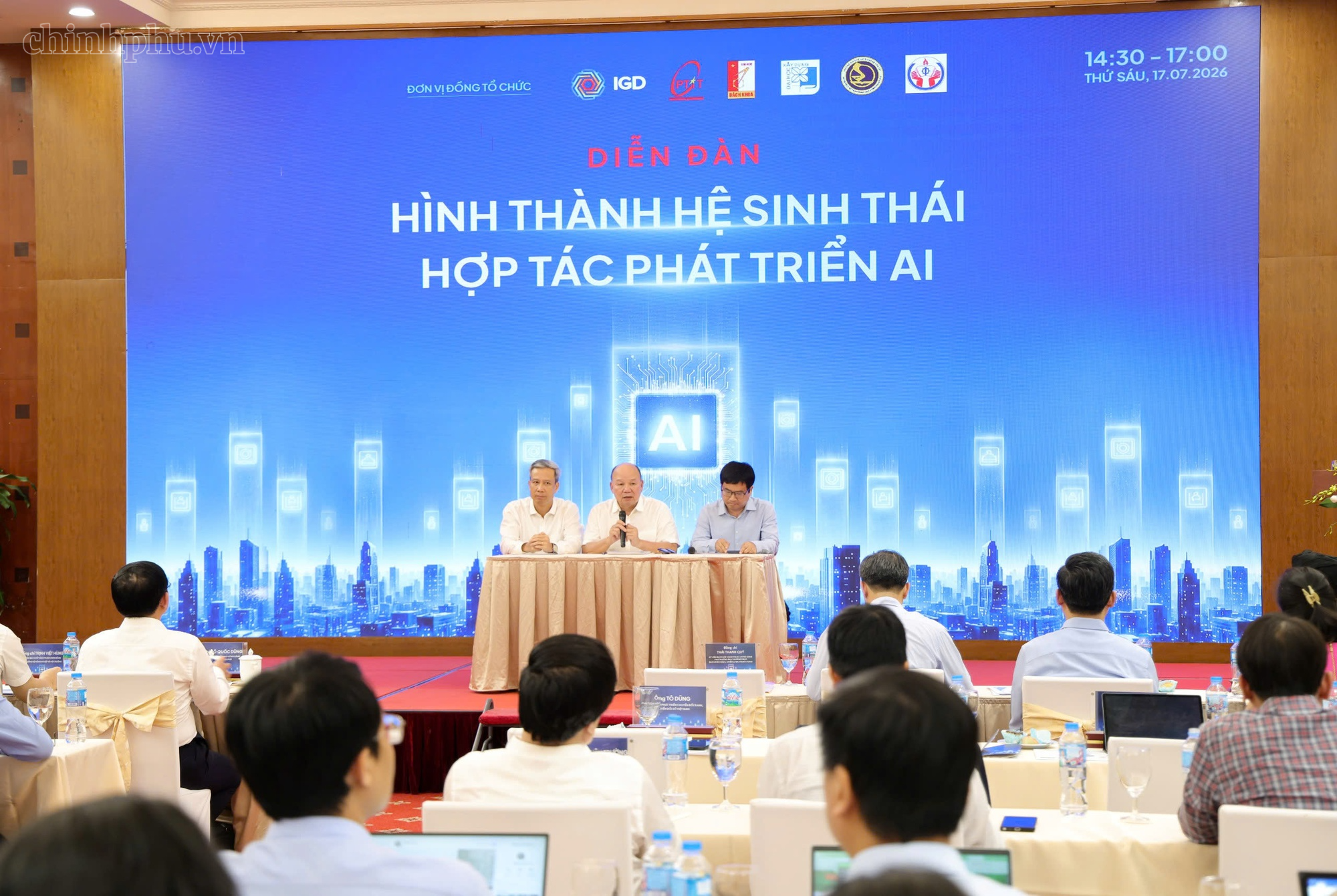 Phó Thủ tướng Hồ Quốc Dũng dự Diễn đàn 'Hình thành hệ sinh thái hợp tác phát triển AI'- Ảnh 4.