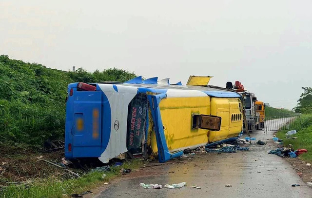 Khẩn trương điều tra, làm rõ nguyên nhân vụ tai nạn trên tuyến cao tốc Pháp Vân - Cầu Giẽ- Ảnh 1.