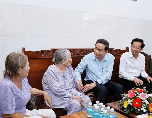 Chủ tịch Quốc hội Trần Thanh Mẫn tri ân người có công tại TPHCM- Ảnh 5.