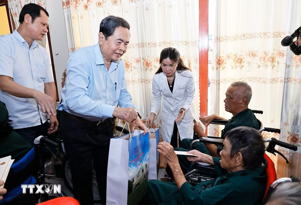 Chủ tịch Quốc hội Trần Thanh Mẫn tri ân người có công tại TPHCM- Ảnh 1.