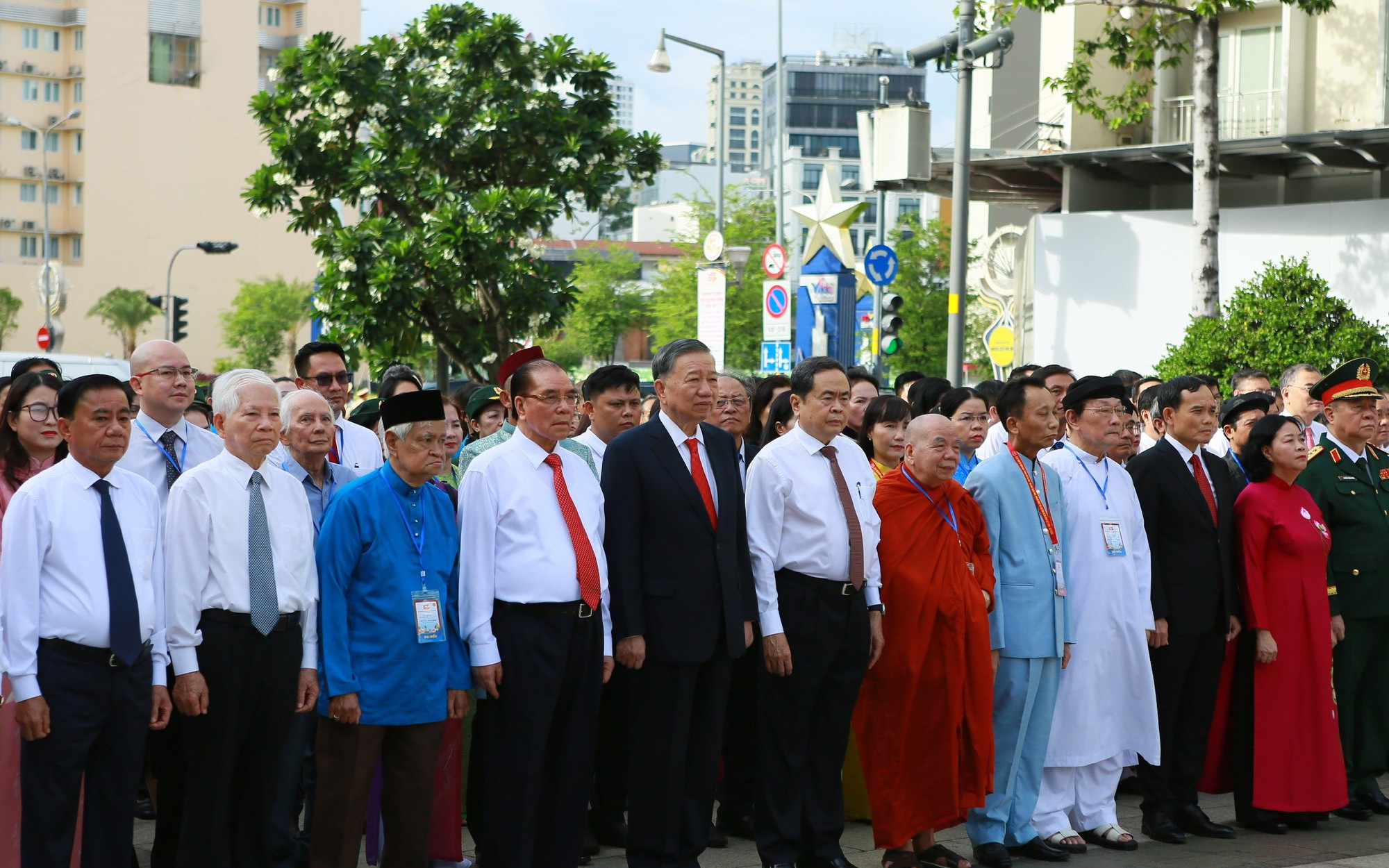 Tổng Bí thư, Chủ tịch nước Tô Lâm và lãnh đạo Đảng, Nhà nước dâng hoa tưởng nhớ Chủ tịch Hồ Chí Minh