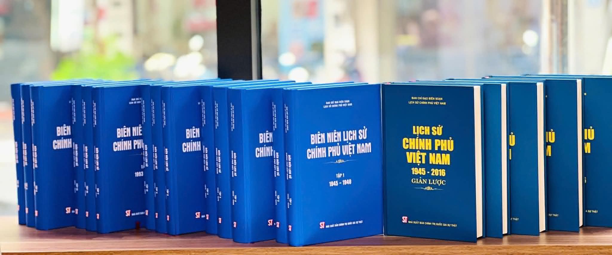 Nhìn lại hành trình điều hành đất nước của Chính phủ qua 2 công trình sử liệu đồ sộ- Ảnh 1.