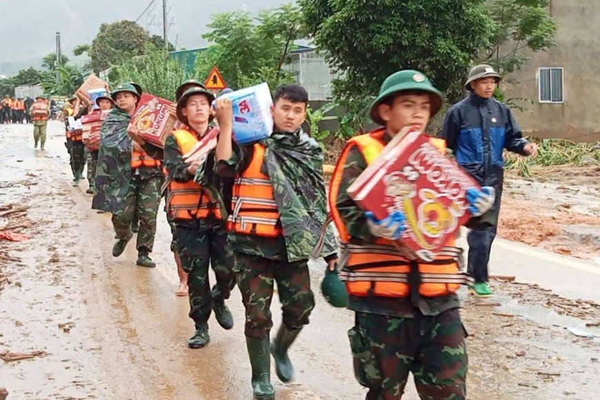 Lai Châu: Tập trung khắc phục hậu quả mưa lũ, khẩn trương tìm kiếm người mất tích- Ảnh 1.