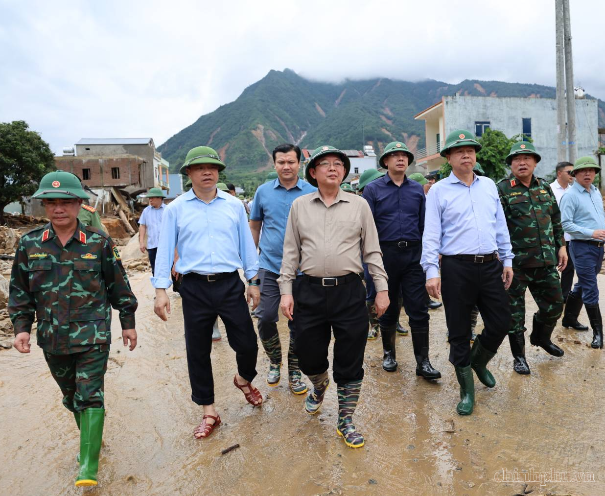 Phó Thủ tướng Hồ Quốc Dũng kiểm tra công tác khắc phục hậu quả lũ quét tại xã Mường Than, Lai Châu- Ảnh 1.