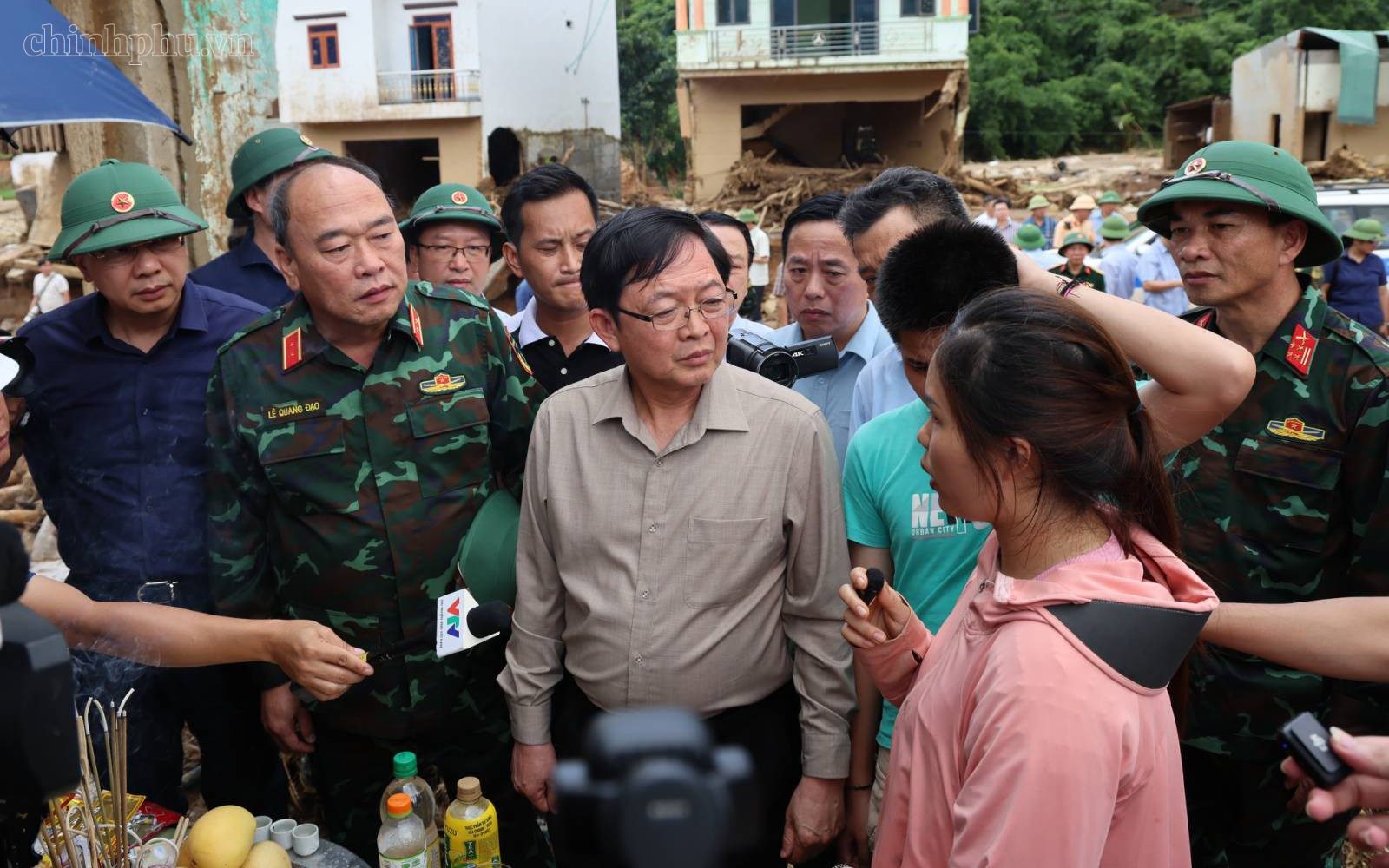 Phó Thủ tướng Hồ Quốc Dũng kiểm tra công tác khắc phục hậu quả lũ quét tại xã Mường Than, Lai Châu