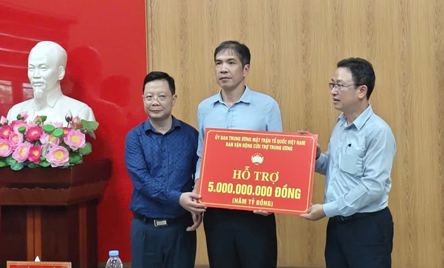 Ủy ban Trung ương MTTQ Việt Nam hỗ trợ 5 tỷ đồng cho tỉnh Lai Châu khắc phục hậu quả mưa lũ- Ảnh 1.