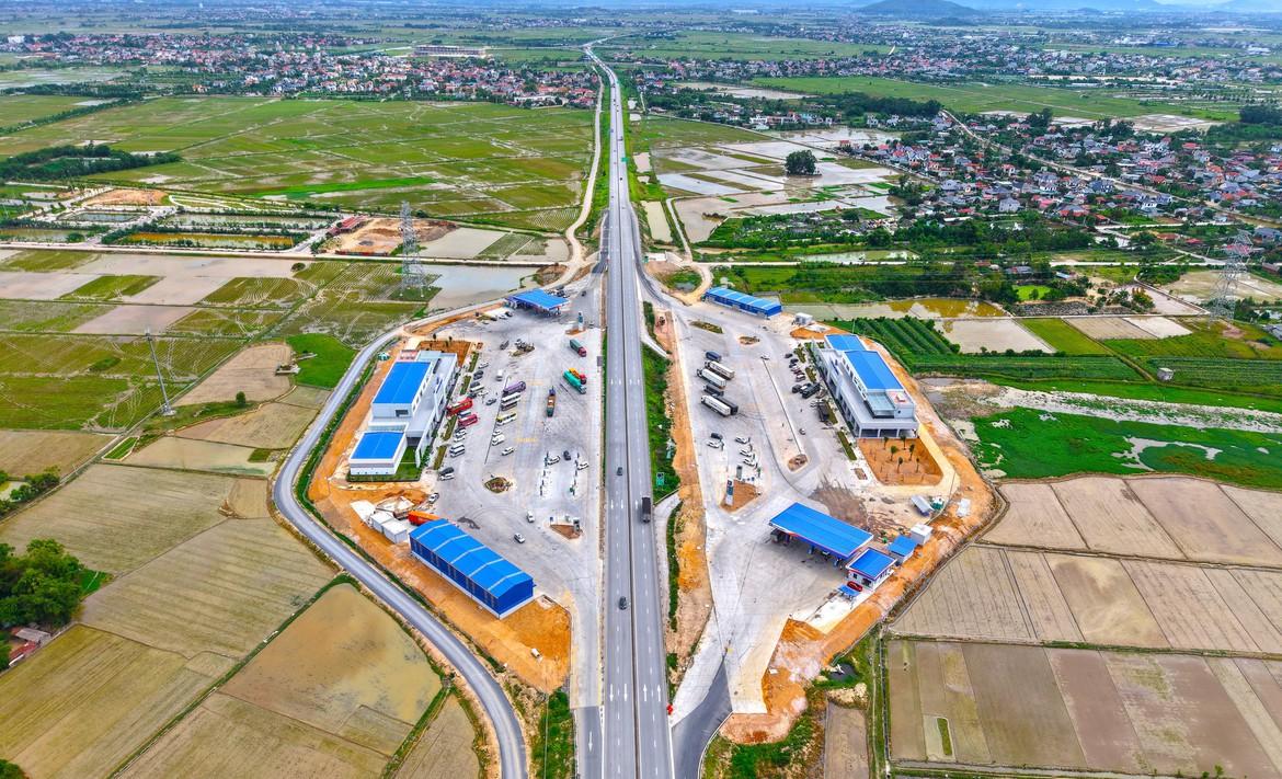 Bài học lớn từ việc 'cao tốc chờ trạm dừng nghỉ'- Ảnh 1.
