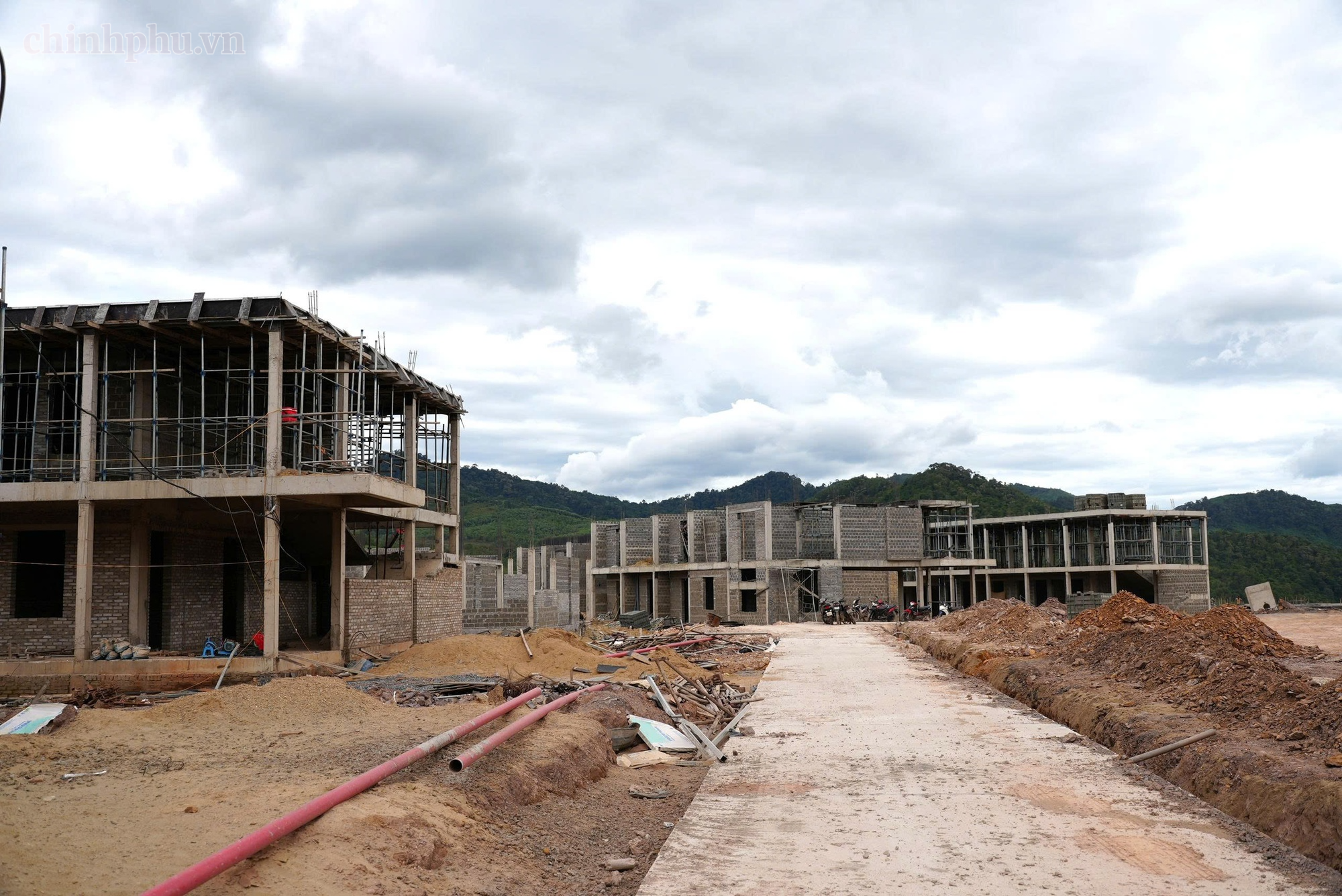 Quảng Trị tăng tốc triển khai thi công các trường nội trú liên cấp vùng biên- Ảnh 2.