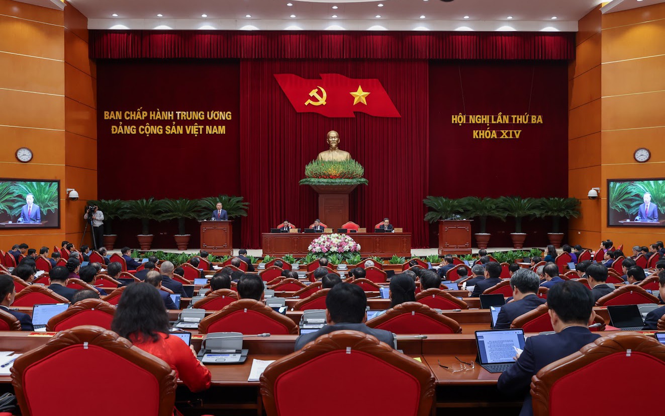 Thông cáo báo chí ngày làm việc thứ ba của Hội nghị Trung ương 3