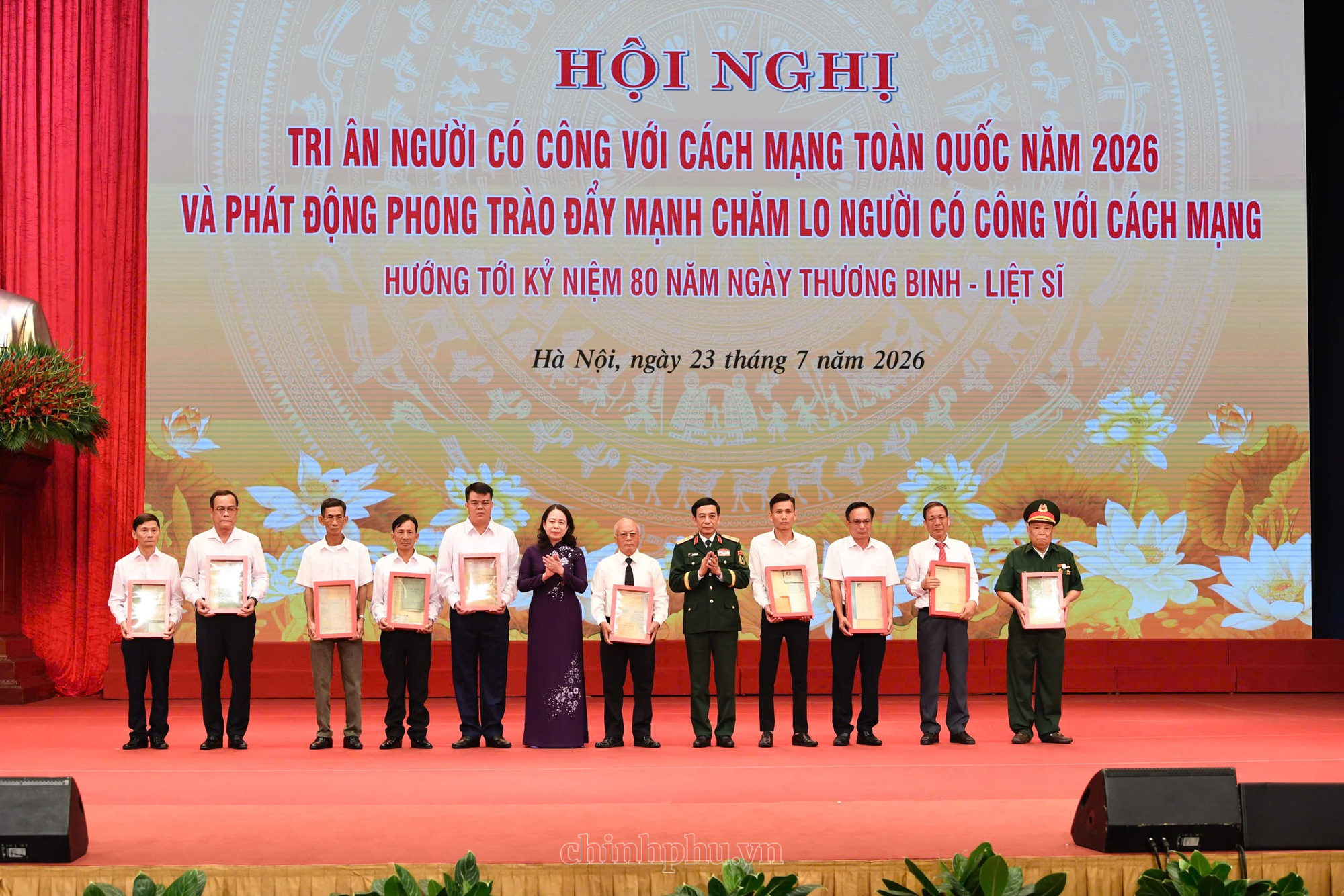 Những hình ảnh xúc động tại Hội nghị tri ân người có công với cách mạng toàn quốc năm 2026- Ảnh 10.