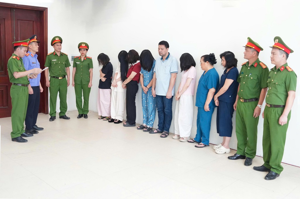 Triệt xóa đường dây núp bóng phòng khám để 'vẽ bệnh', thu lợi hàng chục tỷ đồng- Ảnh 1.