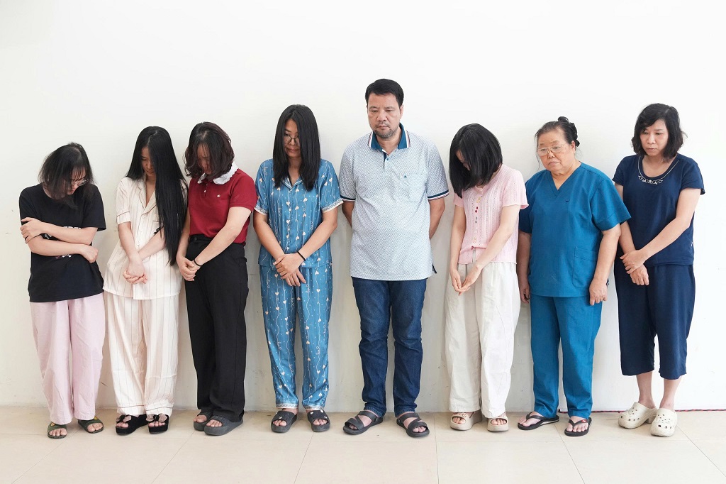 Triệt xóa đường dây núp bóng phòng khám để 'vẽ bệnh', thu lợi hàng chục tỷ đồng- Ảnh 2.