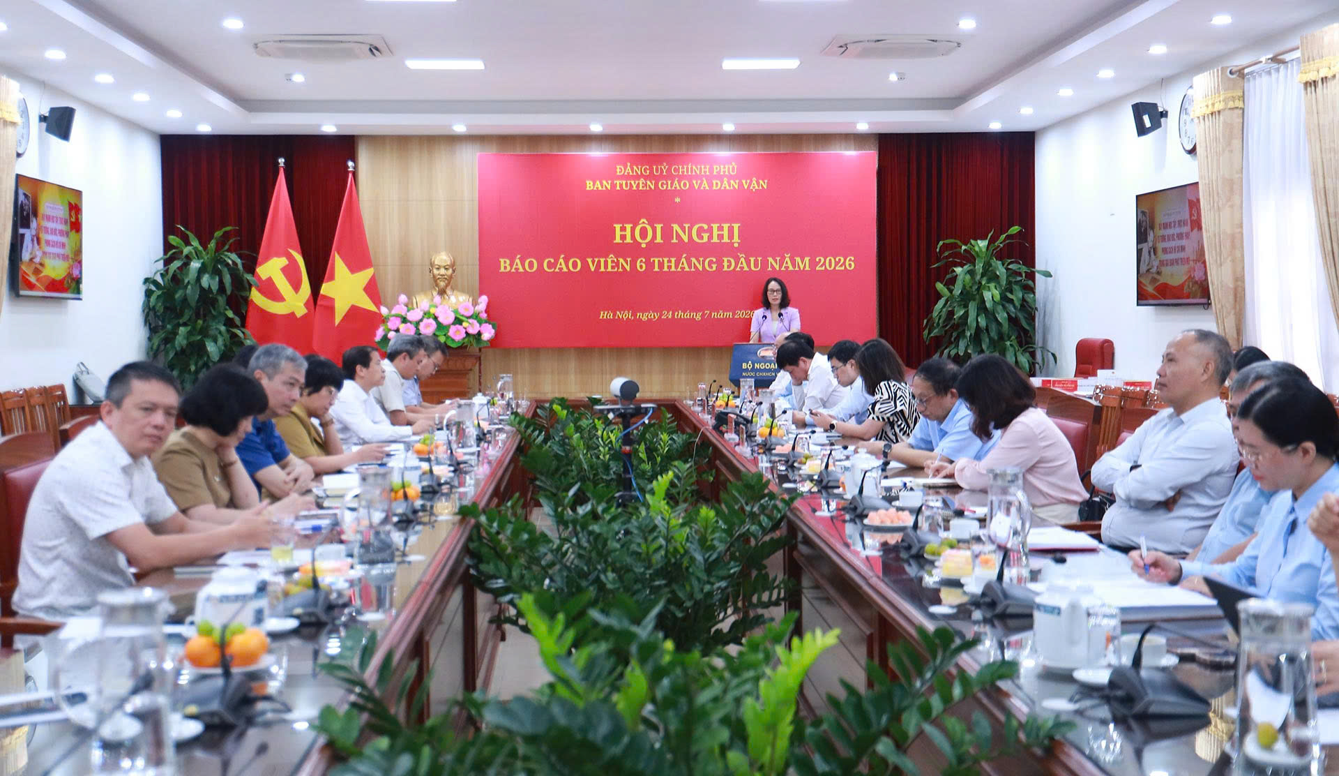 Hội nghị báo cáo viên Đảng ủy Chính phủ 6 tháng đầu năm- Ảnh 1.