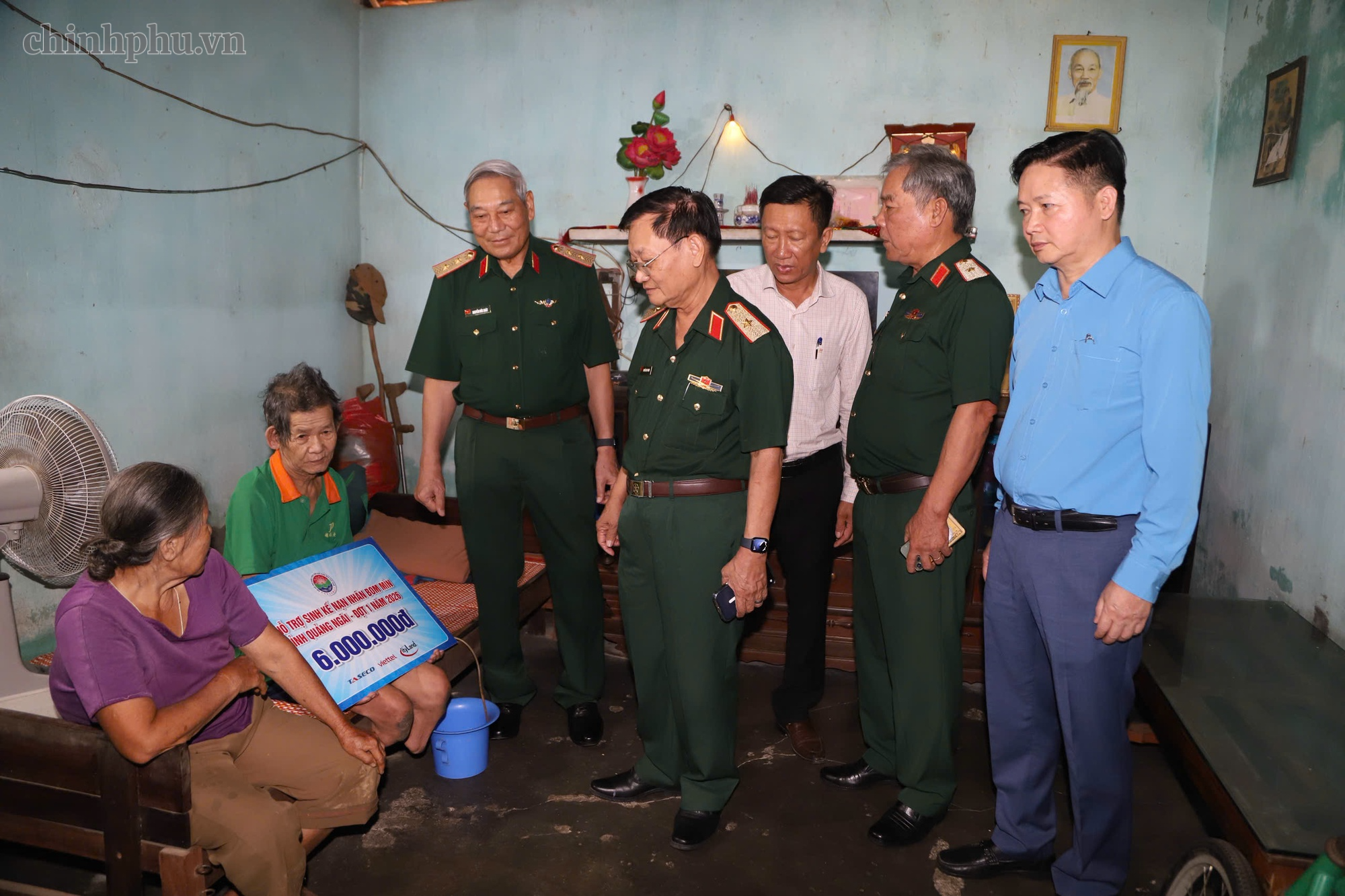Trao sinh kế, hỗ trợ sửa chữa nhà ở cho nạn nhân bom mìn tại Quảng Ngãi- Ảnh 3.