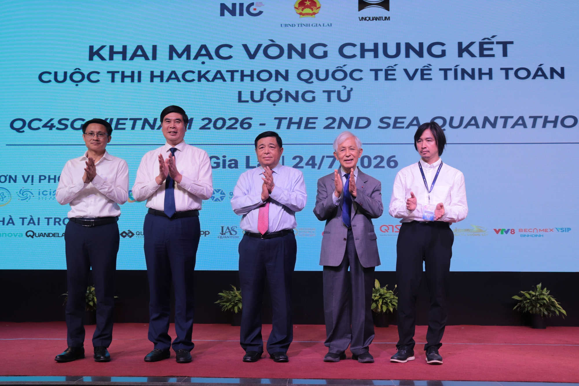 Khai mạc Chung kết cuộc thi Hackathon Lượng tử quốc tế tại Việt Nam- Ảnh 1.