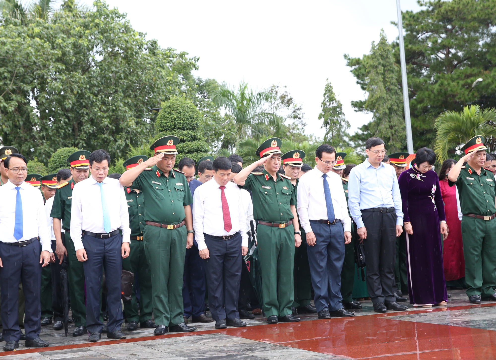 Đại tướng Phan Văn Giang dâng hương, tưởng niệm các Anh hùng liệt sĩ tại Lâm Đồng- Ảnh 1.