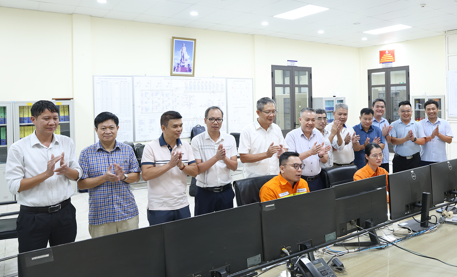Hoàn thành đóng điện toàn tuyến đường dây 500/220 kV Nho Quan – Phủ Lý – Thường Tín- Ảnh 1.