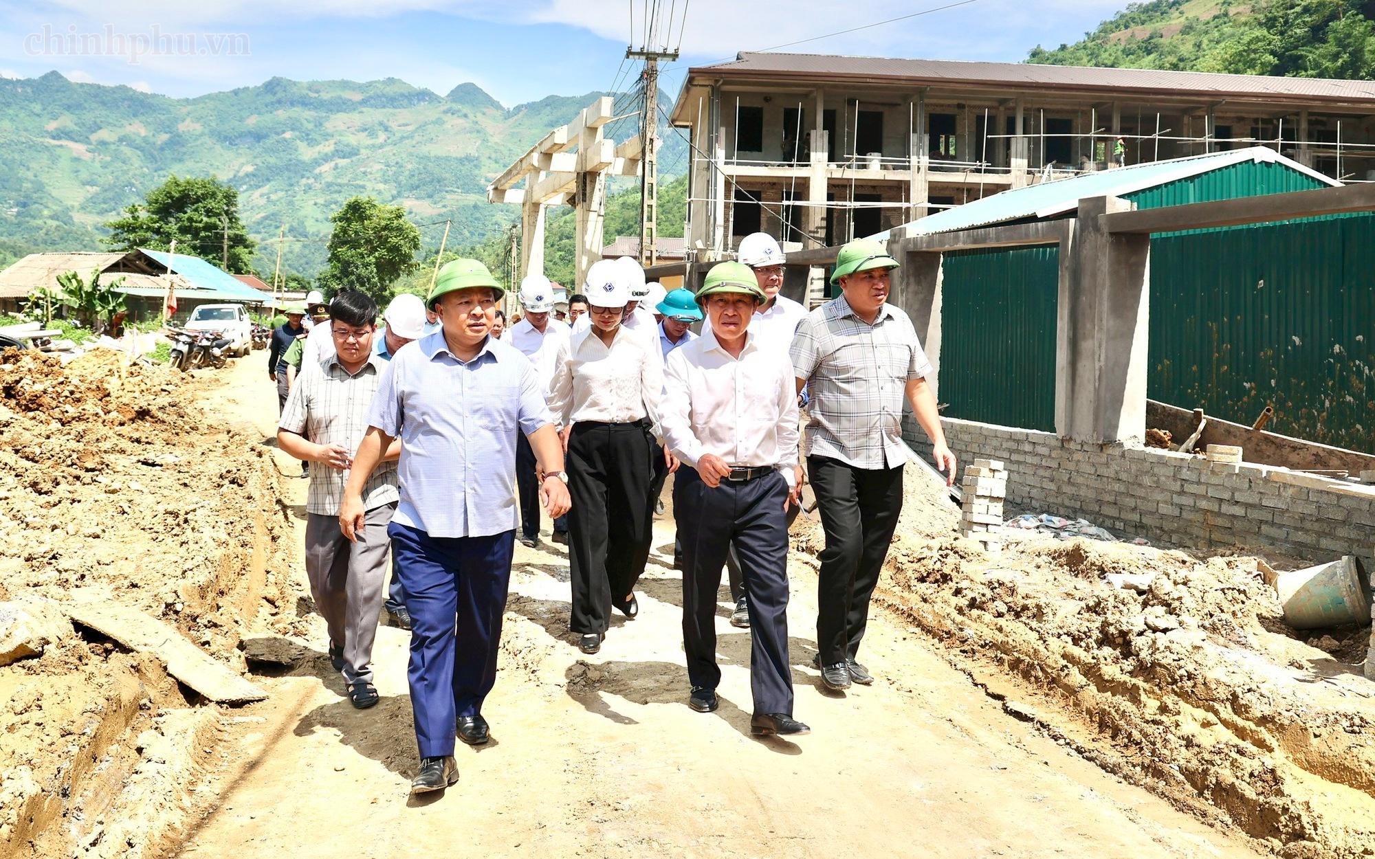 Phó Thủ tướng Lê Tiến Châu kiểm tra tiến độ xây trường phổ thông nội trú liên cấp tại Tuyên Quang