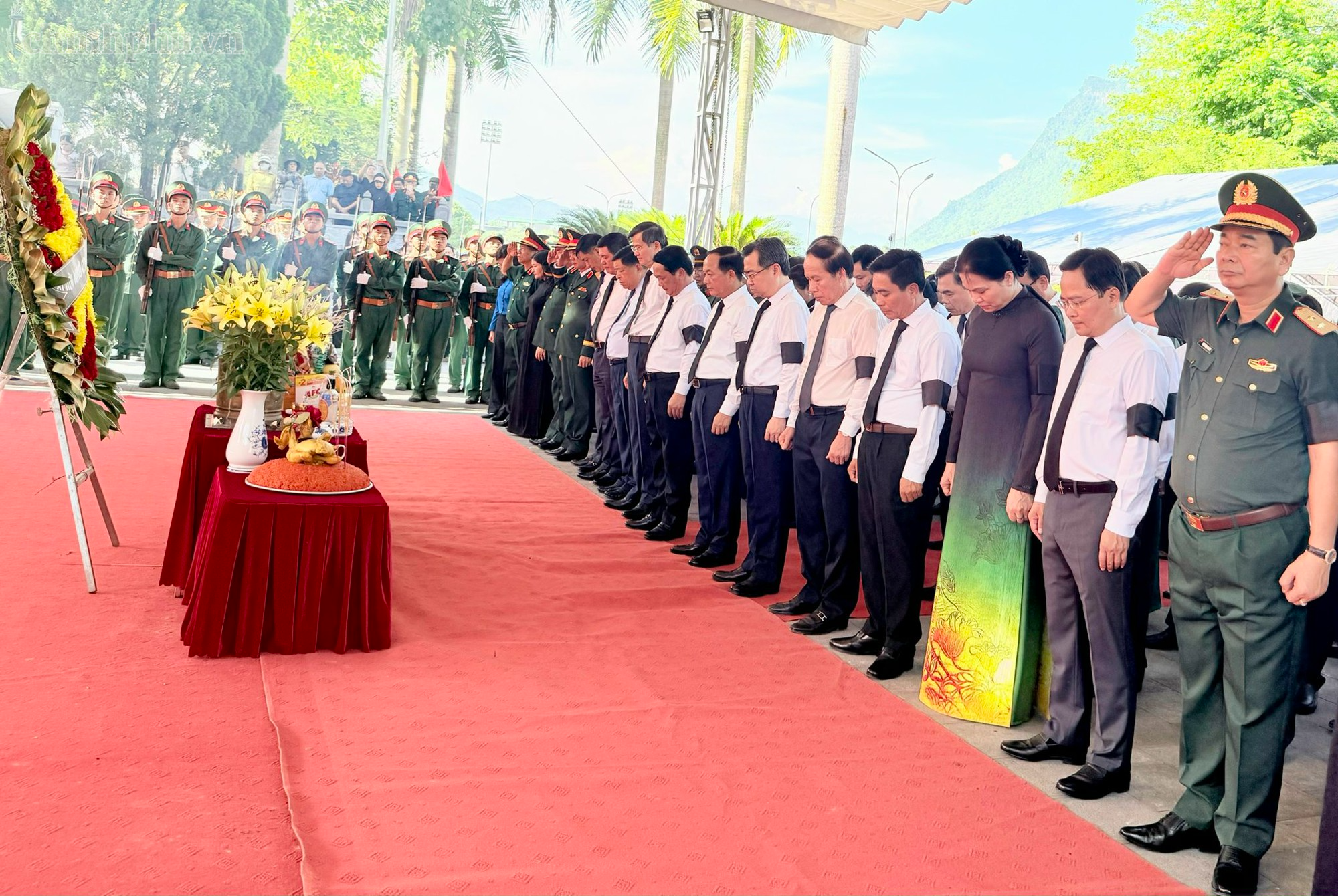 Lễ viếng, lễ truy điệu và an táng 34 hài cốt liệt sĩ tại Nghĩa trang Liệt sĩ Vị Xuyên- Ảnh 6.