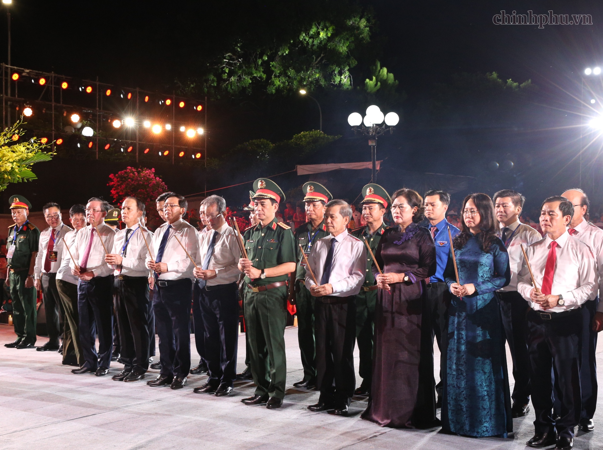 Đại tướng Phan Văn Giang và Đoàn đại biểu Trung ương dâng hương, tưởng niệm các Anh hùng liệt sĩ tại Quảng Trị- Ảnh 3.