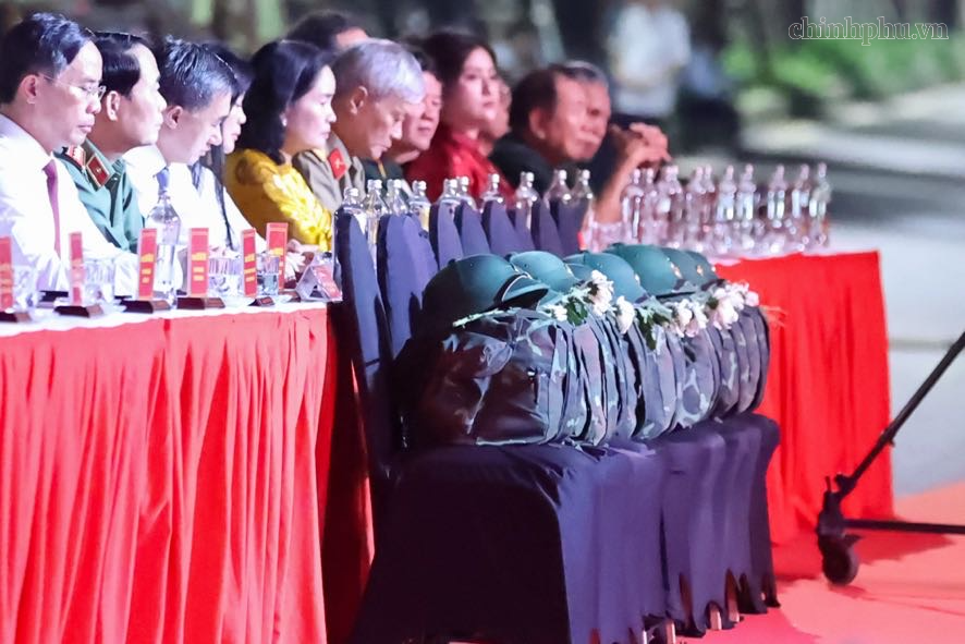 Cầu truyền hình ‘Sao sáng dẫn đường’: Tôn vinh và tri ân sự hy sinh cao cả của các Anh hùng liệt sĩ- Ảnh 6.