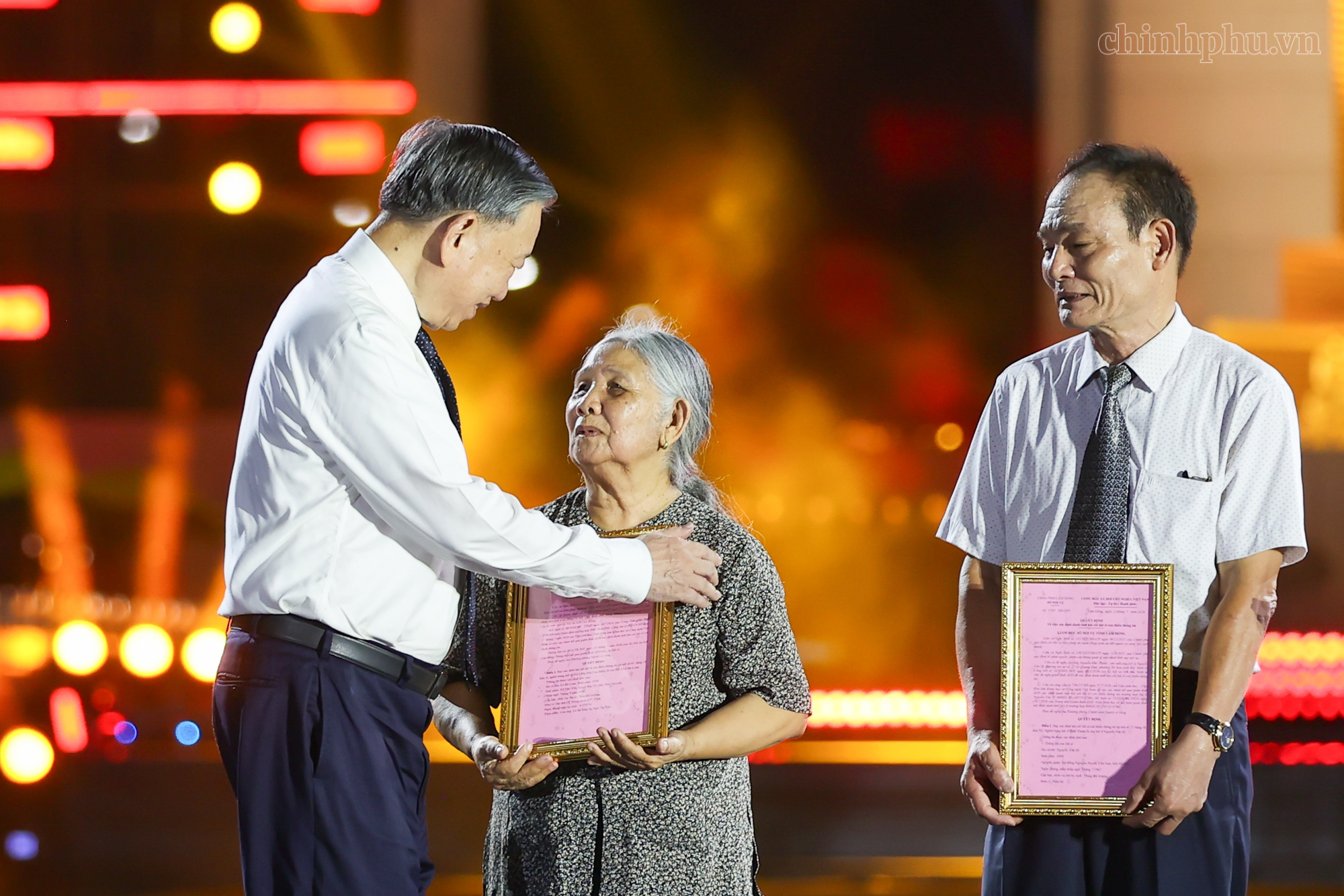 Cầu truyền hình ‘Sao sáng dẫn đường’: Tôn vinh và tri ân sự hy sinh cao cả của các Anh hùng liệt sĩ- Ảnh 8.