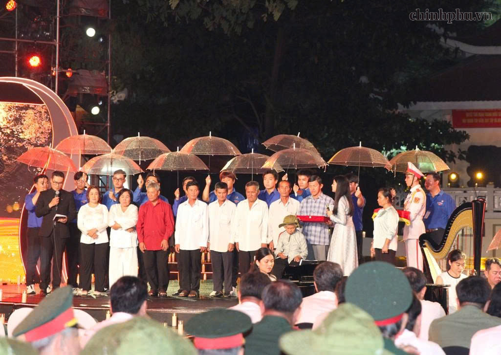 Cầu truyền hình ‘Sao sáng dẫn đường’: Tôn vinh và tri ân sự hy sinh cao cả của các Anh hùng liệt sĩ- Ảnh 18.
