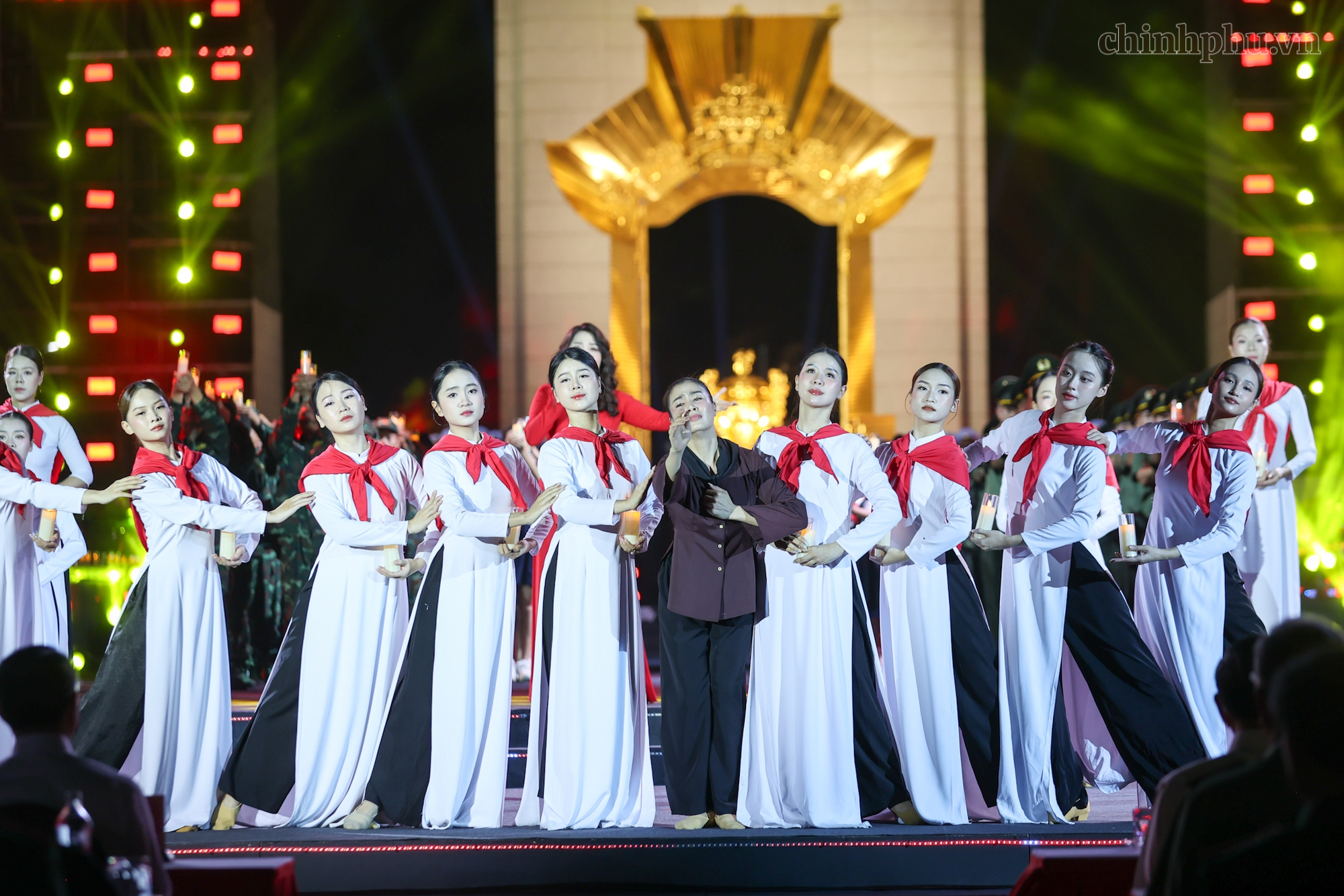 Cầu truyền hình ‘Sao sáng dẫn đường’: Tôn vinh và tri ân sự hy sinh cao cả của các Anh hùng liệt sĩ- Ảnh 24.