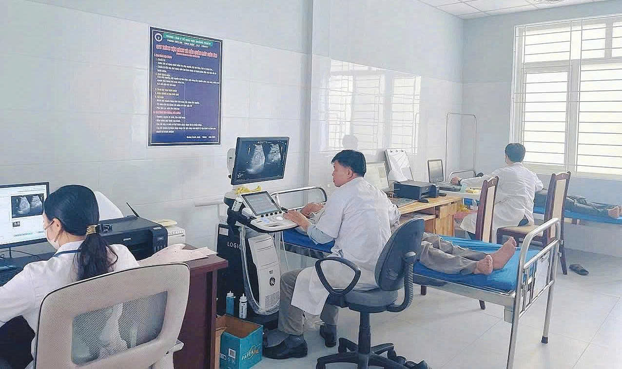 Từ dự án đầu tư y tế cơ sở đến niềm tin của người dân vào bệnh viện gần nhà- Ảnh 1.