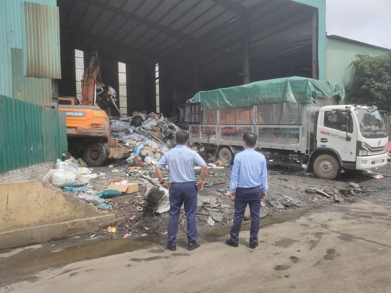 Tiêu hủy gần 76.000 hộp bột rau vi phạm chất lượng- Ảnh 1.