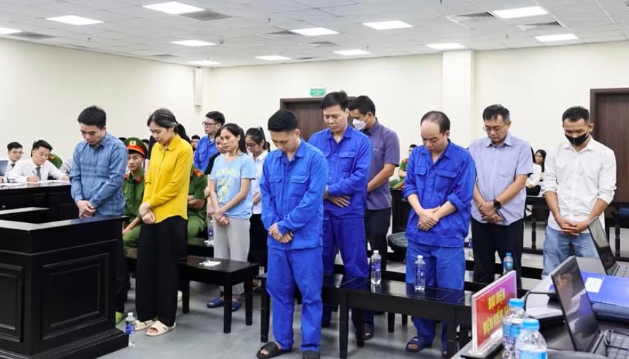 Mức án nghiêm khắc đối với các bị cáo cầm đầu vụ sản xuất thực phẩm chức năng giả- Ảnh 1.