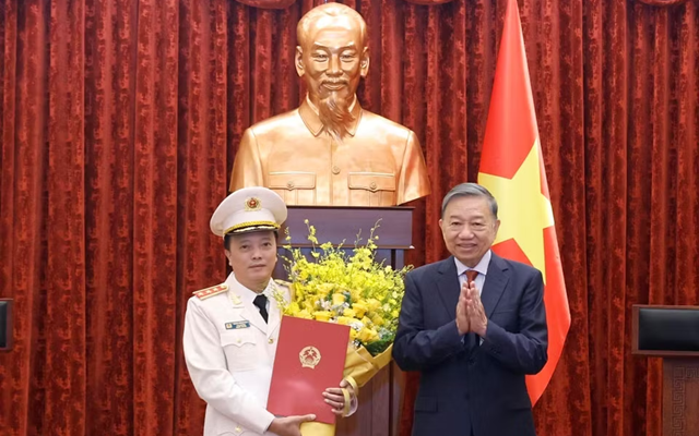 Tổng Bí thư, Chủ tịch nước Tô Lâm trao quyết định thăng quân hàm Thượng tướng cho Thứ trưởng Bộ Công an Đặng Hồng Đức