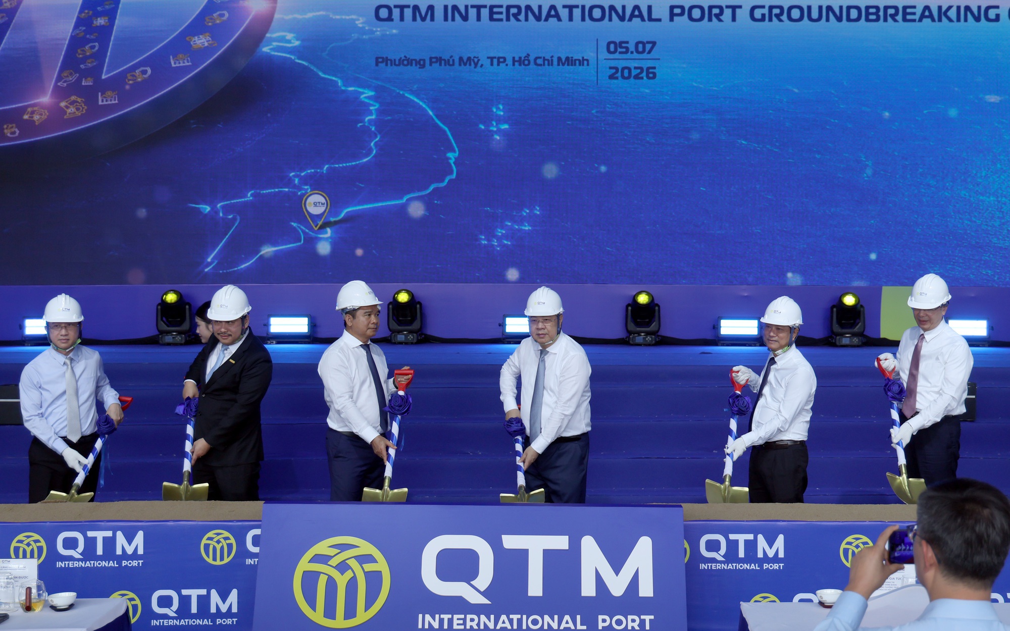 Phó Thủ tướng Thường trực Phạm Gia Túc dự lễ khởi công dự án cảng biển thuộc Cụm cảng nước sâu Cái Mép-Thị Vải (TPHCM)