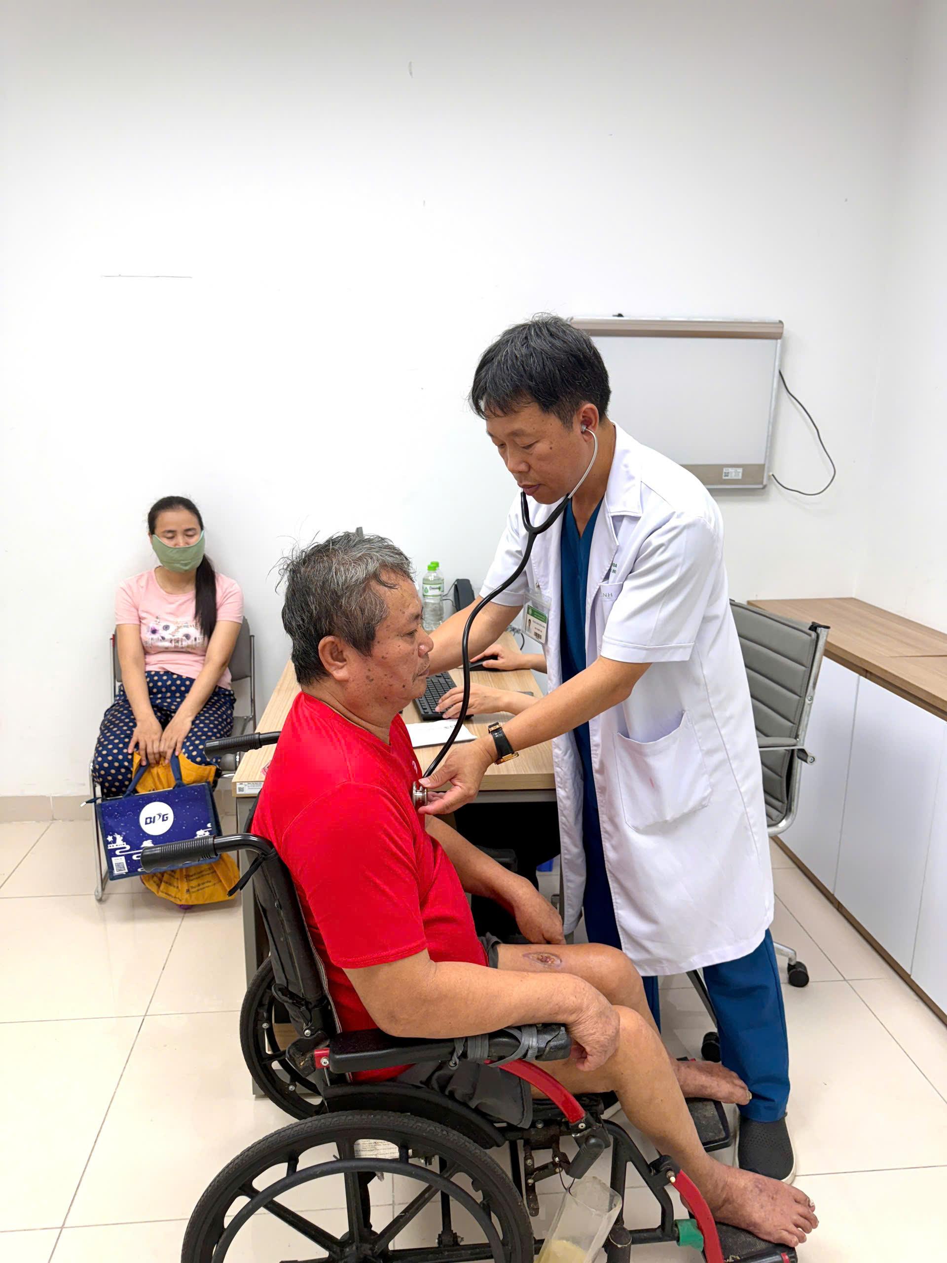 Từ trái tim người thầy thuốc: Hành trình tri ân của Bệnh viện Bạch Mai ở Cố đô Ninh Bình- Ảnh 3.