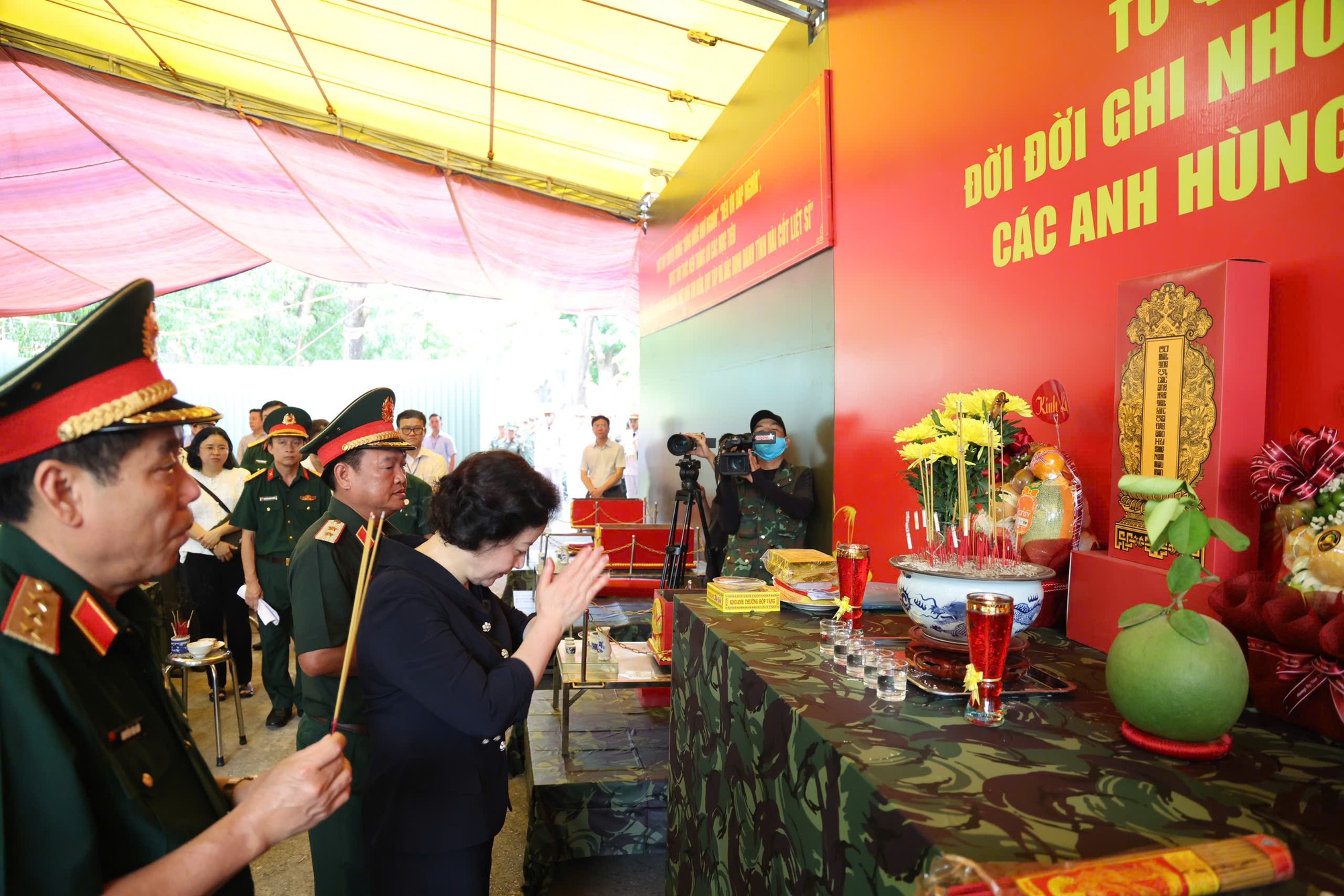 Phó Thủ tướng Phạm Thị Thanh Trà kiểm tra công tác chuẩn bị Lễ triển khai tìm kiếm, quy tập hài cốt liệt sĩ tại Công viên Lê Thị Riêng- Ảnh 5.