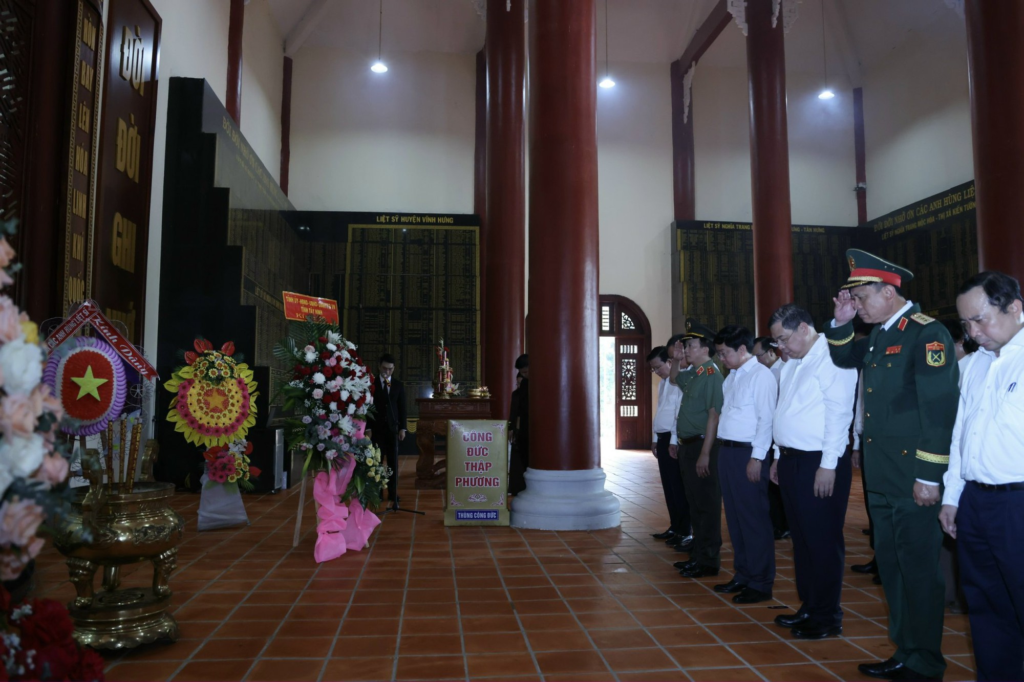 Phó Thủ tướng Thường trực Phạm Gia Túc dự Lễ viếng, truy điệu và an táng hài cốt liệt sĩ tại Tây Ninh- Ảnh 8.