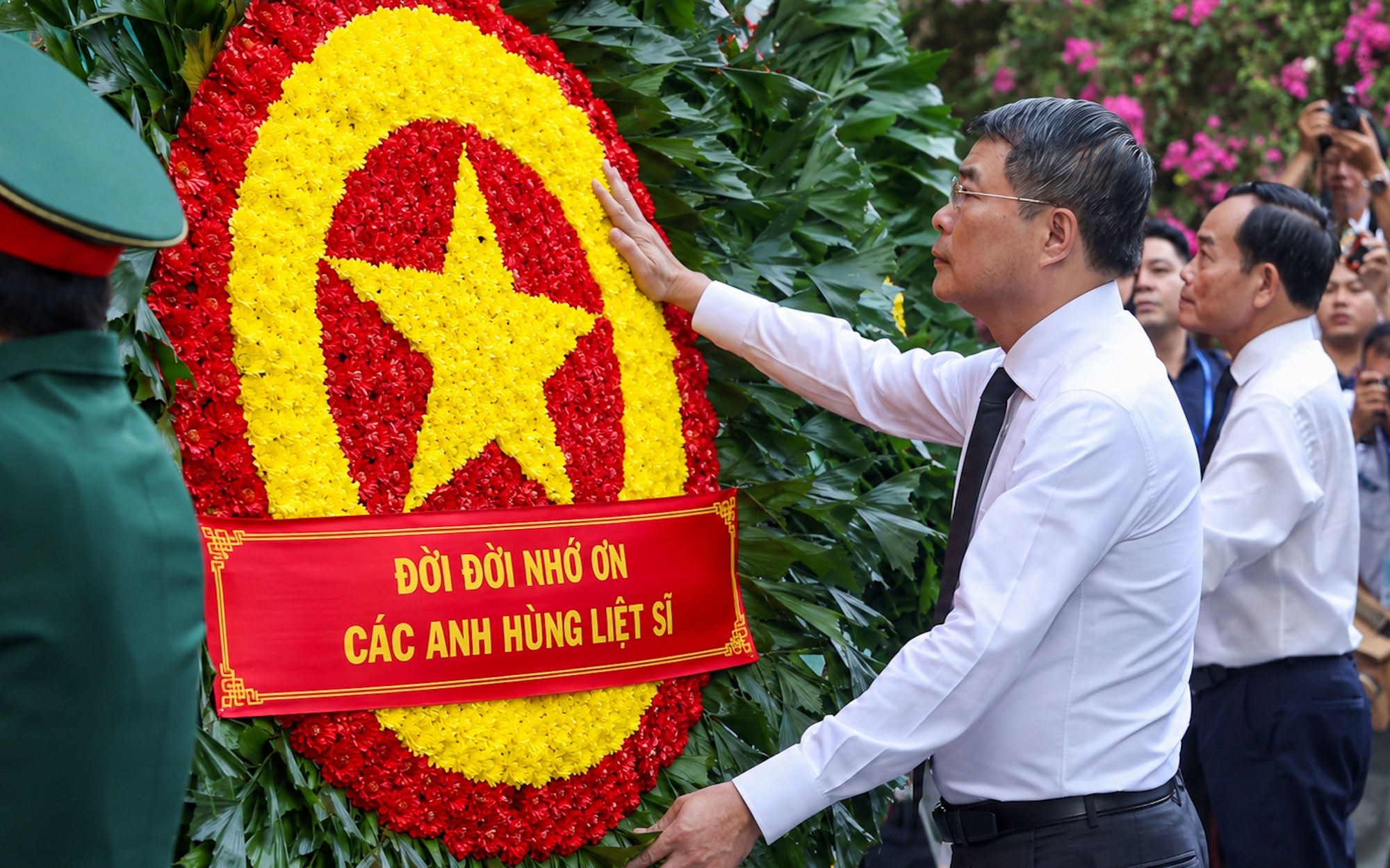Thủ tướng Lê Minh Hưng: Bằng mọi giá, phải nỗ lực, quyết tâm cao nhất để tìm kiếm, quy tập và xác định danh tính hài cốt liệt sĩ