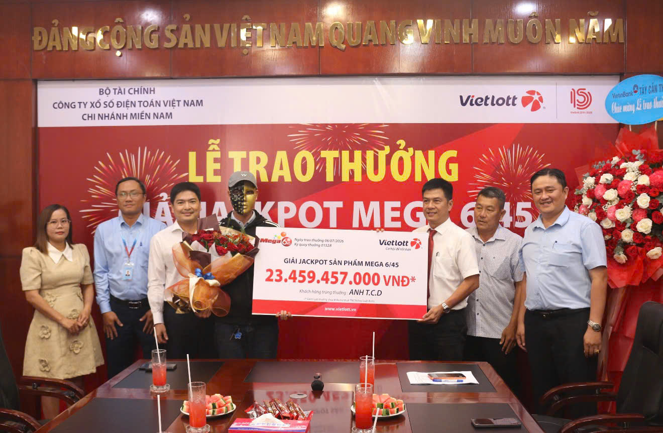 Vietlott trao giải Jackpot trị giá hơn 23,4 tỷ đồng- Ảnh 1.