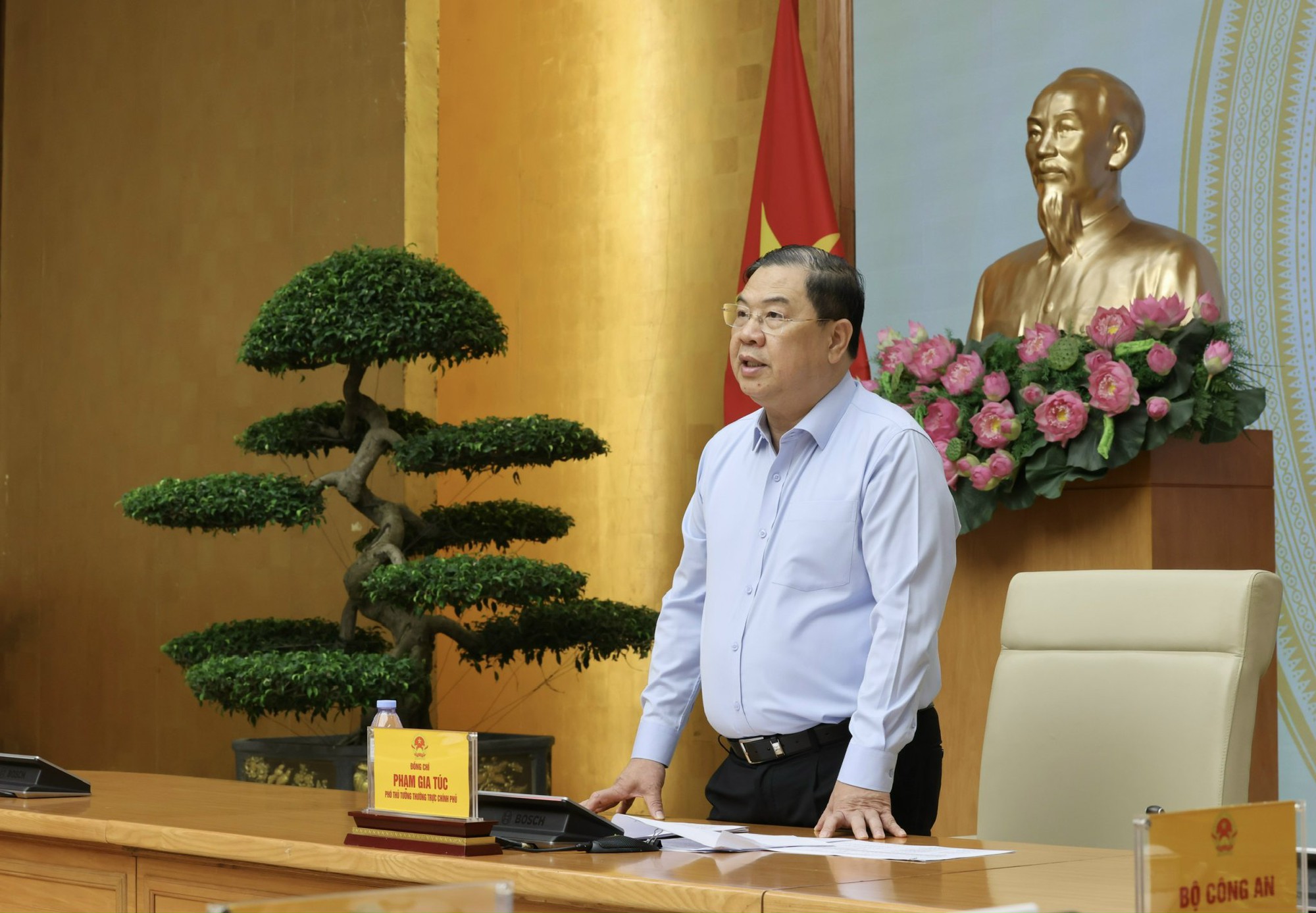 Phó Thủ tướng Thường trực: Chống buôn lậu, hàng giả và xâm phạm SHTT là nhiệm vụ thường xuyên, không có điểm dừng- Ảnh 2.